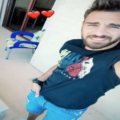 صيدلي لبناني مقيم 