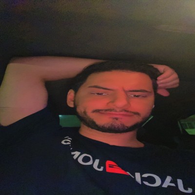 أيمن